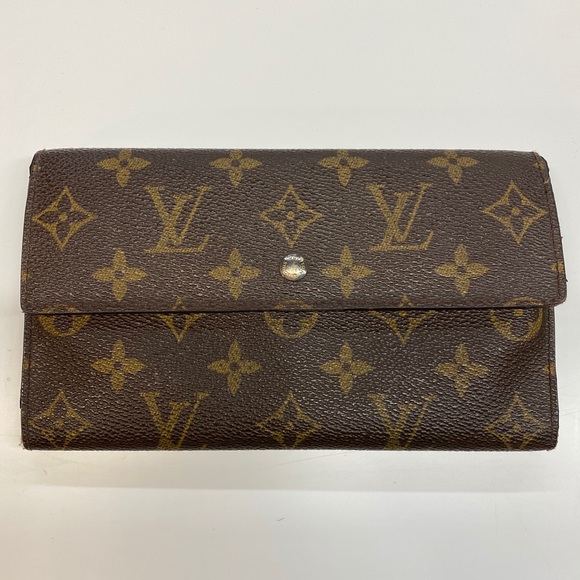 Louis Vuitton Handbags - Authentic Louis Vuitton Monogram Wallet